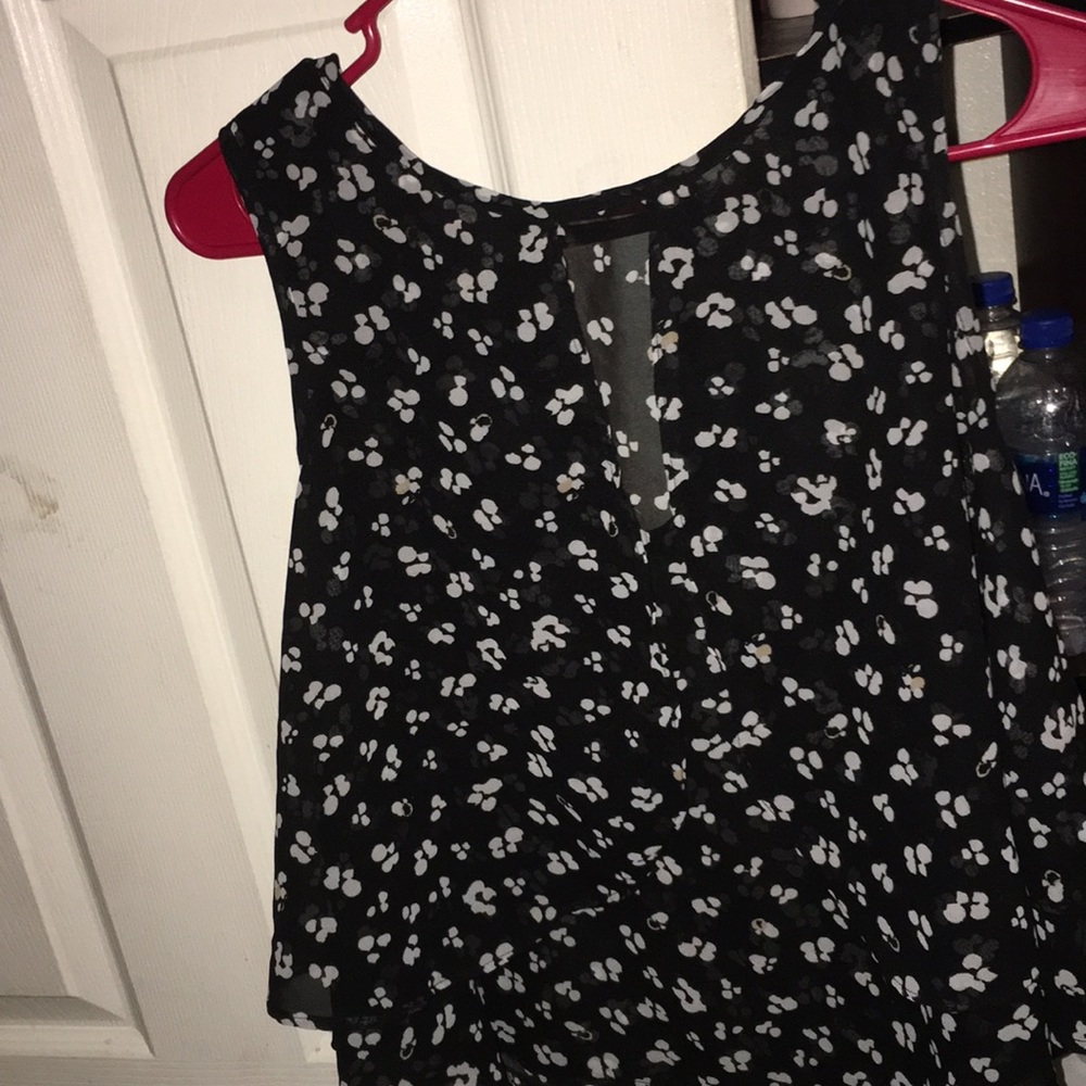 Sleeveless shirt